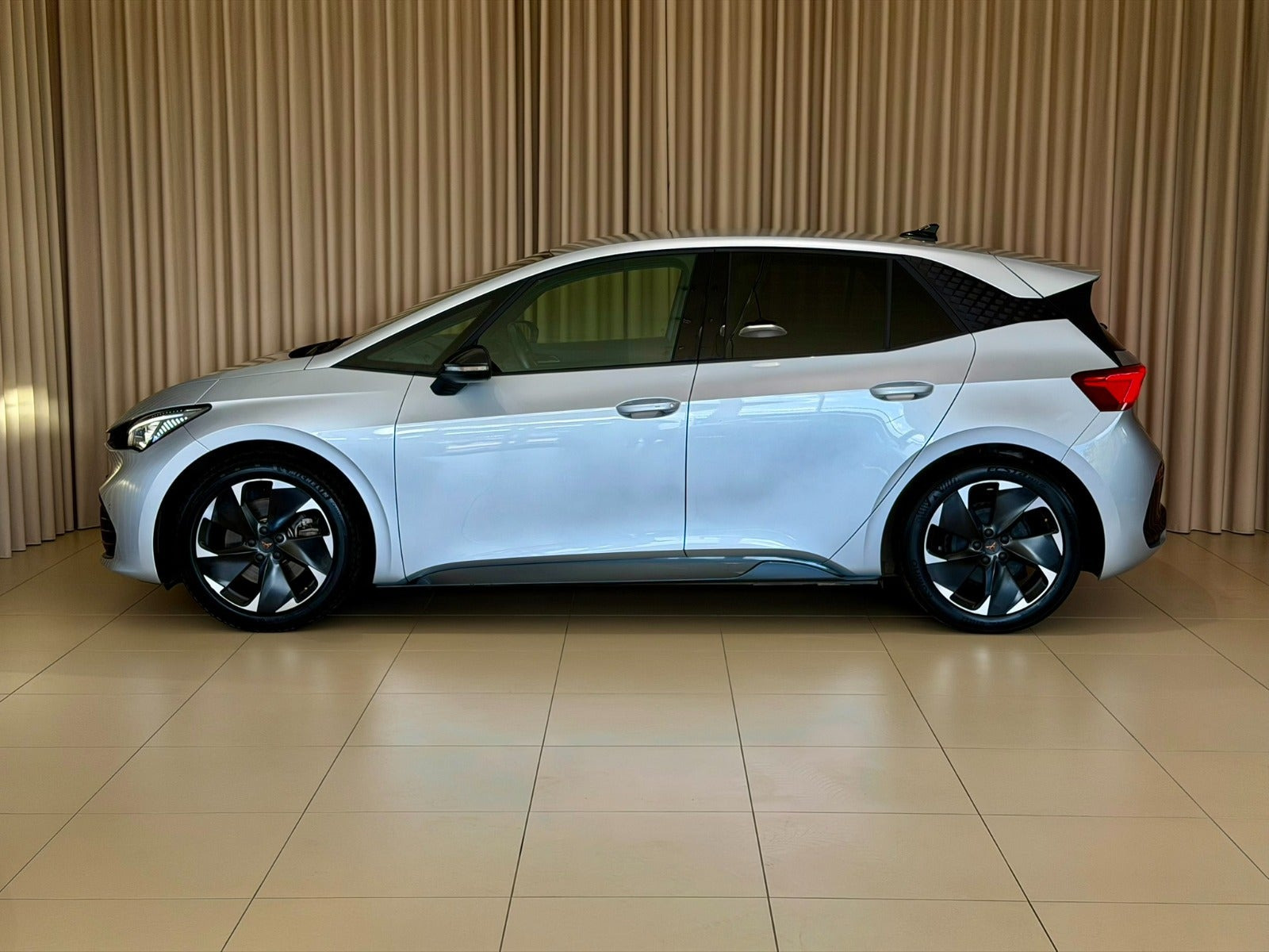 Sølv Cupra Born fra 2024