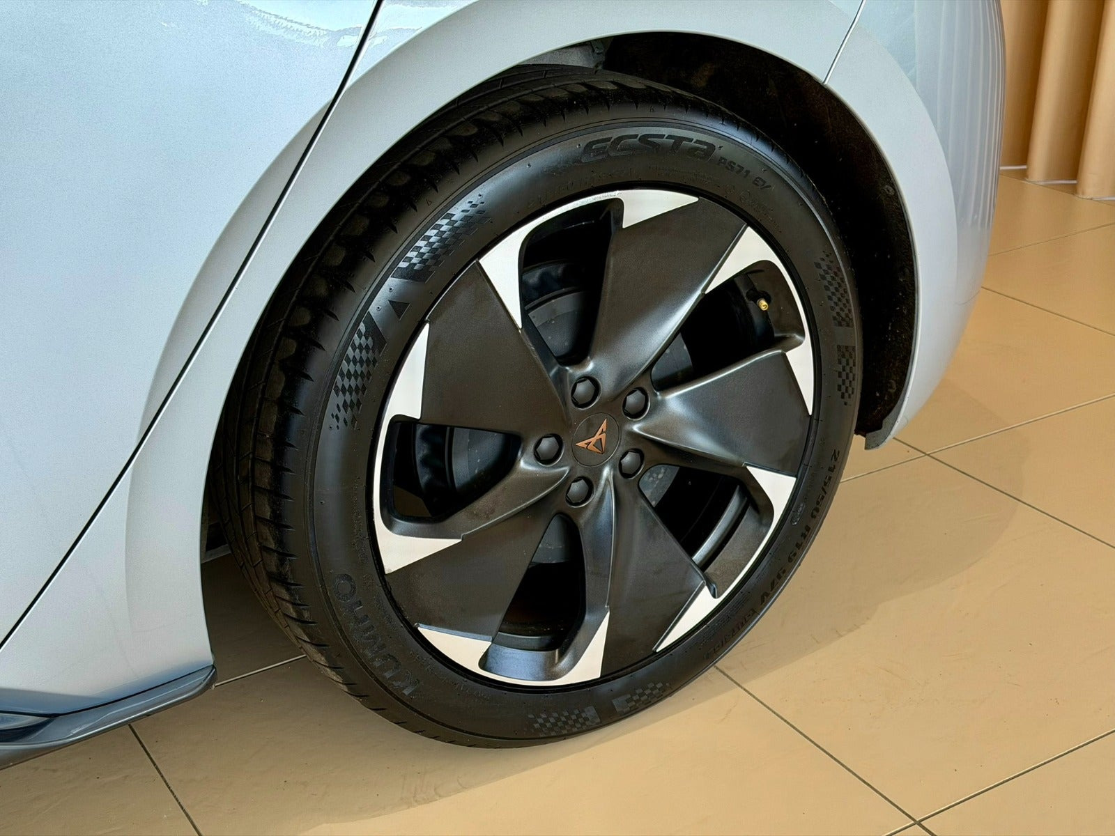 Sølv Cupra Born fra 2024
