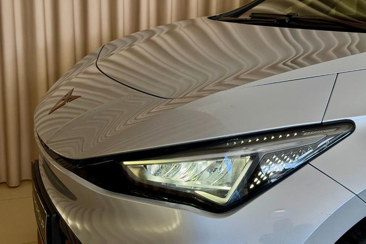 Sølv Cupra Born fra 2024