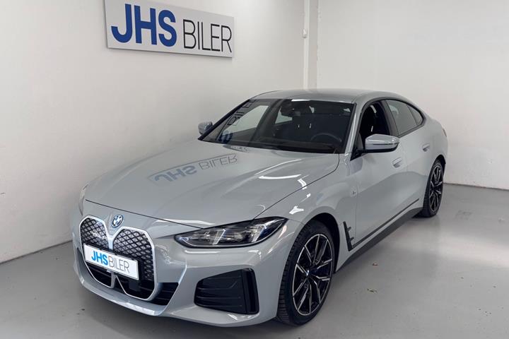Grå BMW i4 fra 2025
