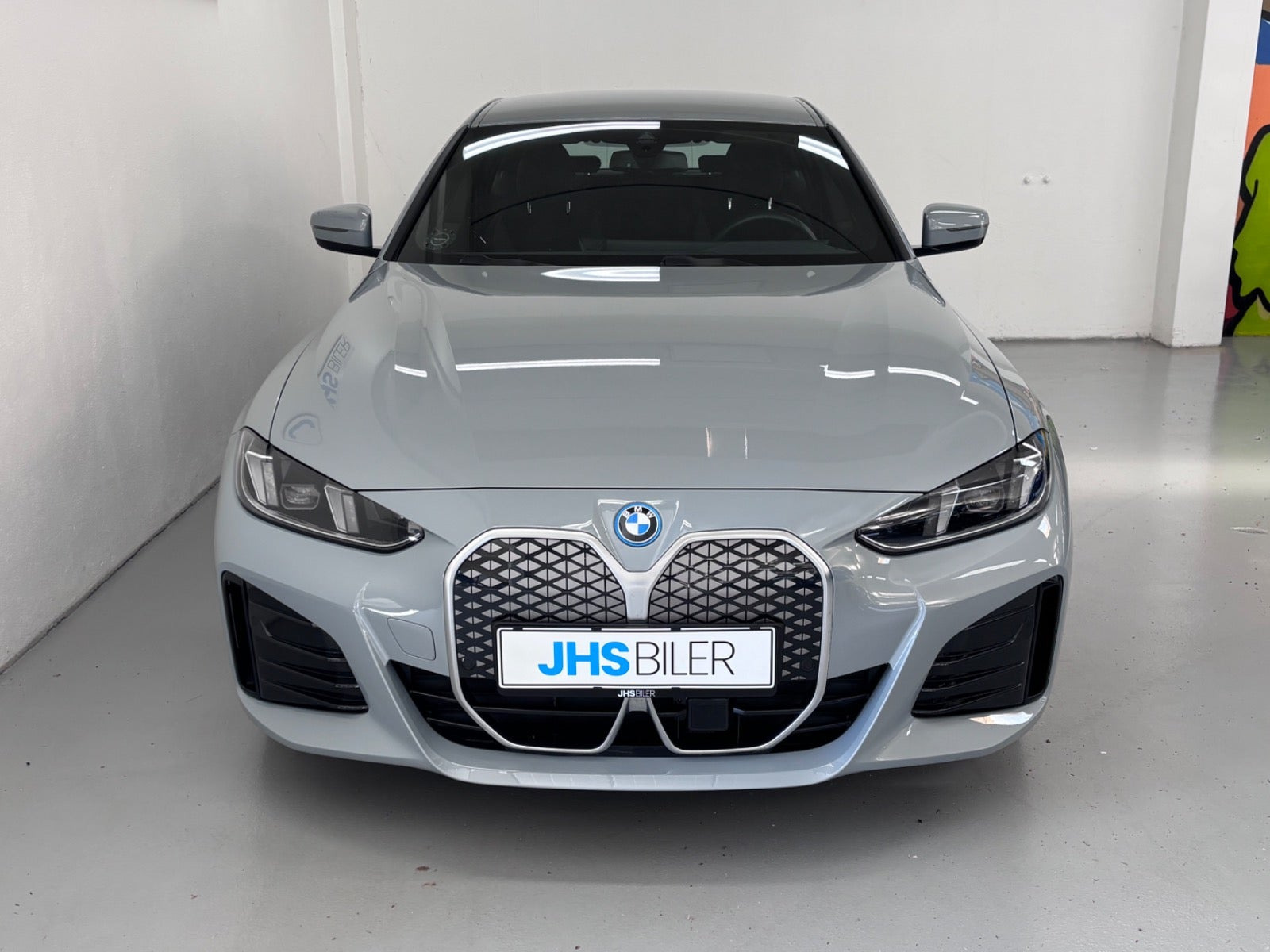 Grå BMW i4 fra 2025
