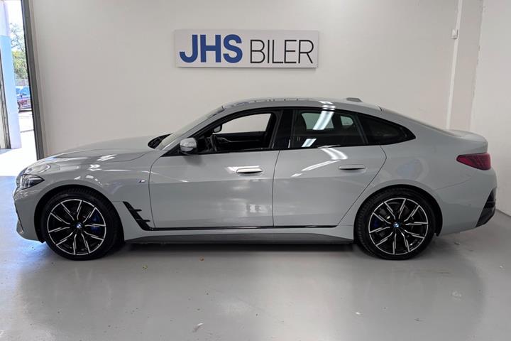 Grå BMW i4 fra 2025
