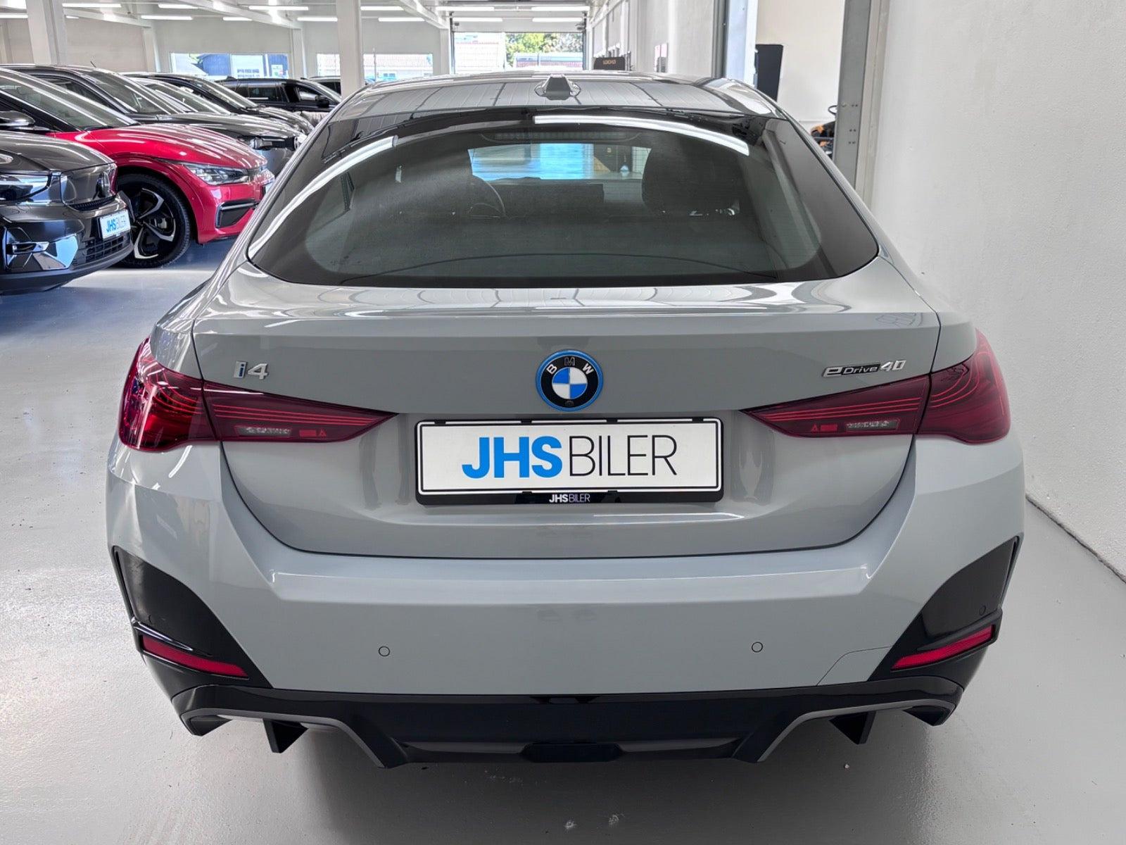Grå BMW i4 fra 2025