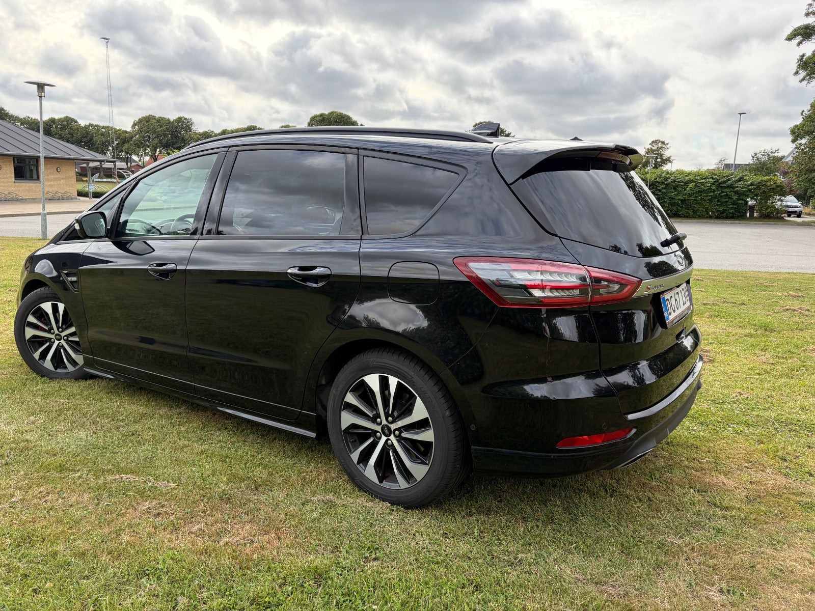 Sort Ford S-MAX fra 2021