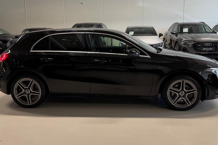 Sort Mercedes A250 e fra 2021