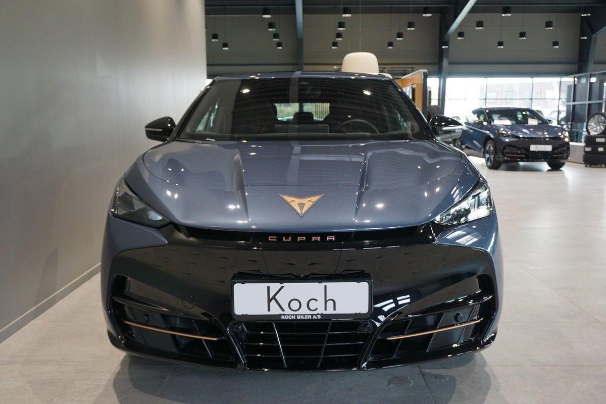 Blå Cupra Tavascan fra 2025
