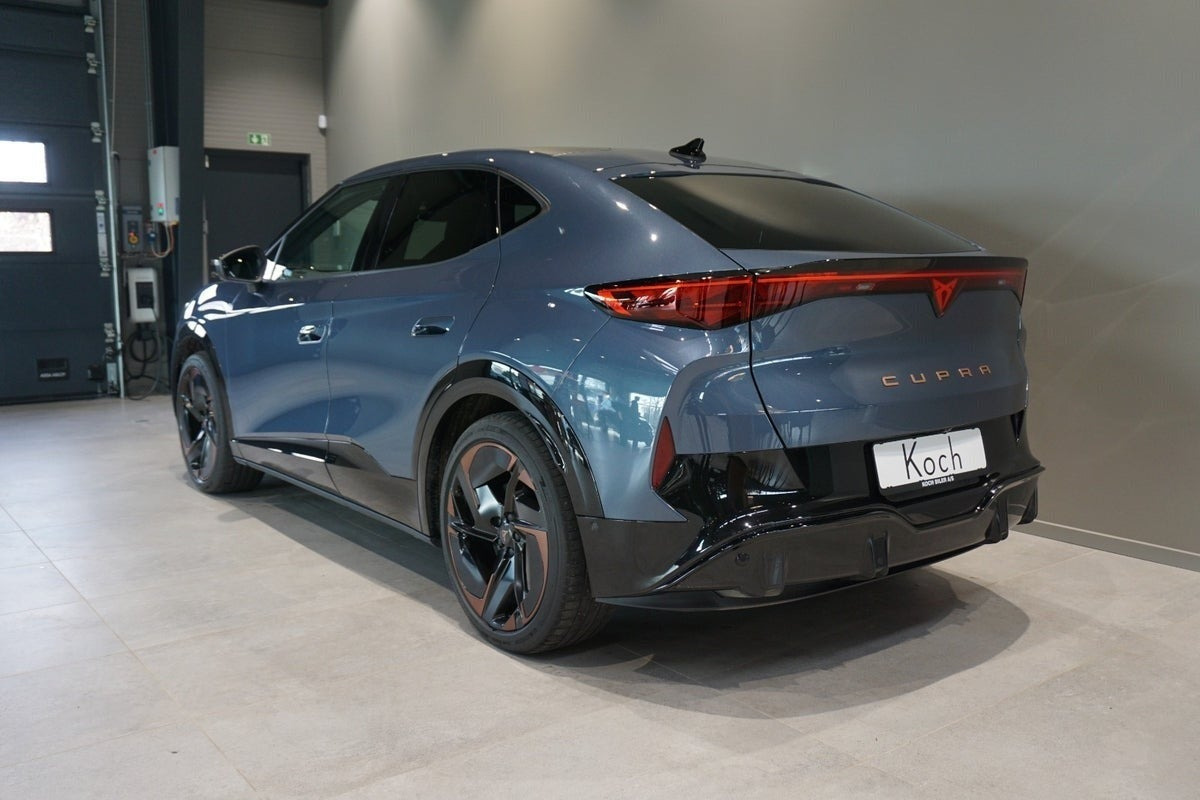 Blå Cupra Tavascan fra 2025