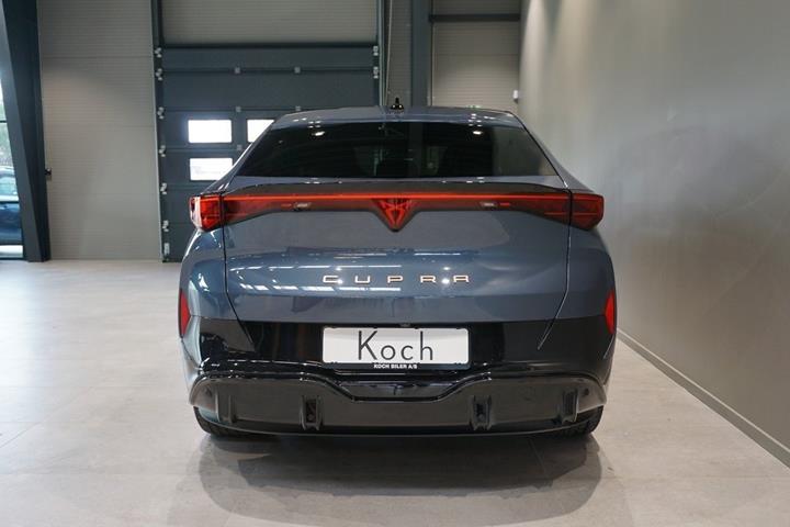 Blå Cupra Tavascan fra 2025