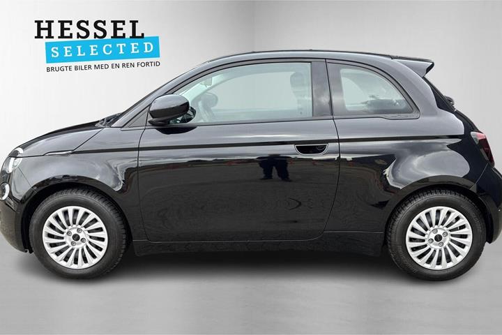 Hvid Fiat 500e fra 2023