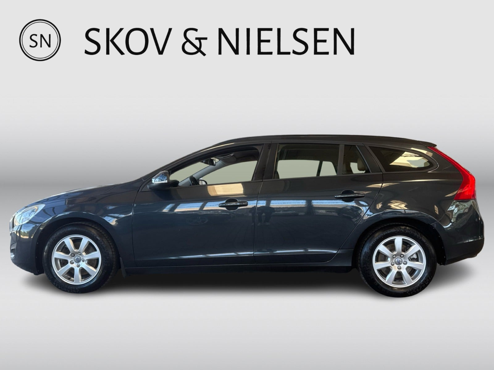 Blå Volvo V60 fra 2011