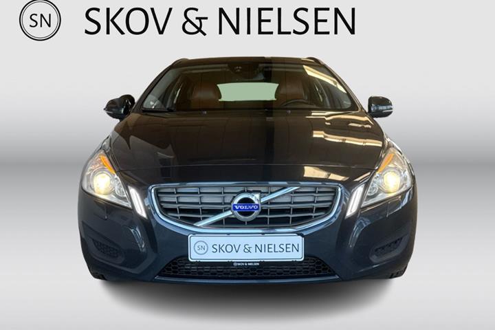 Blå Volvo V60 fra 2011