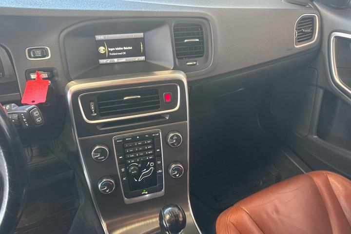Blå Volvo V60 fra 2011