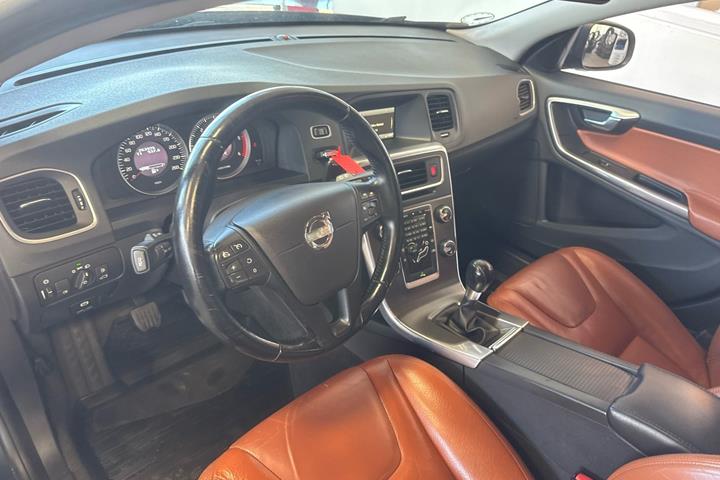 Blå Volvo V60 fra 2011