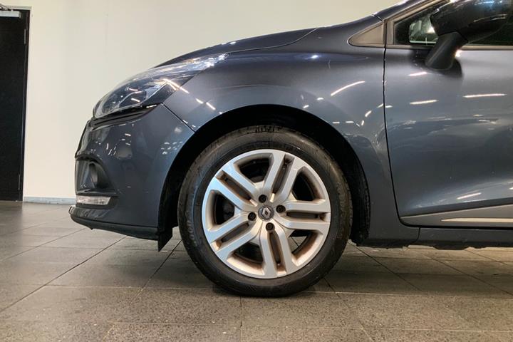 Grå Renault Clio IV fra 2017