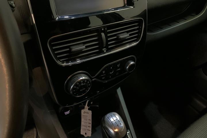 Grå Renault Clio IV fra 2017