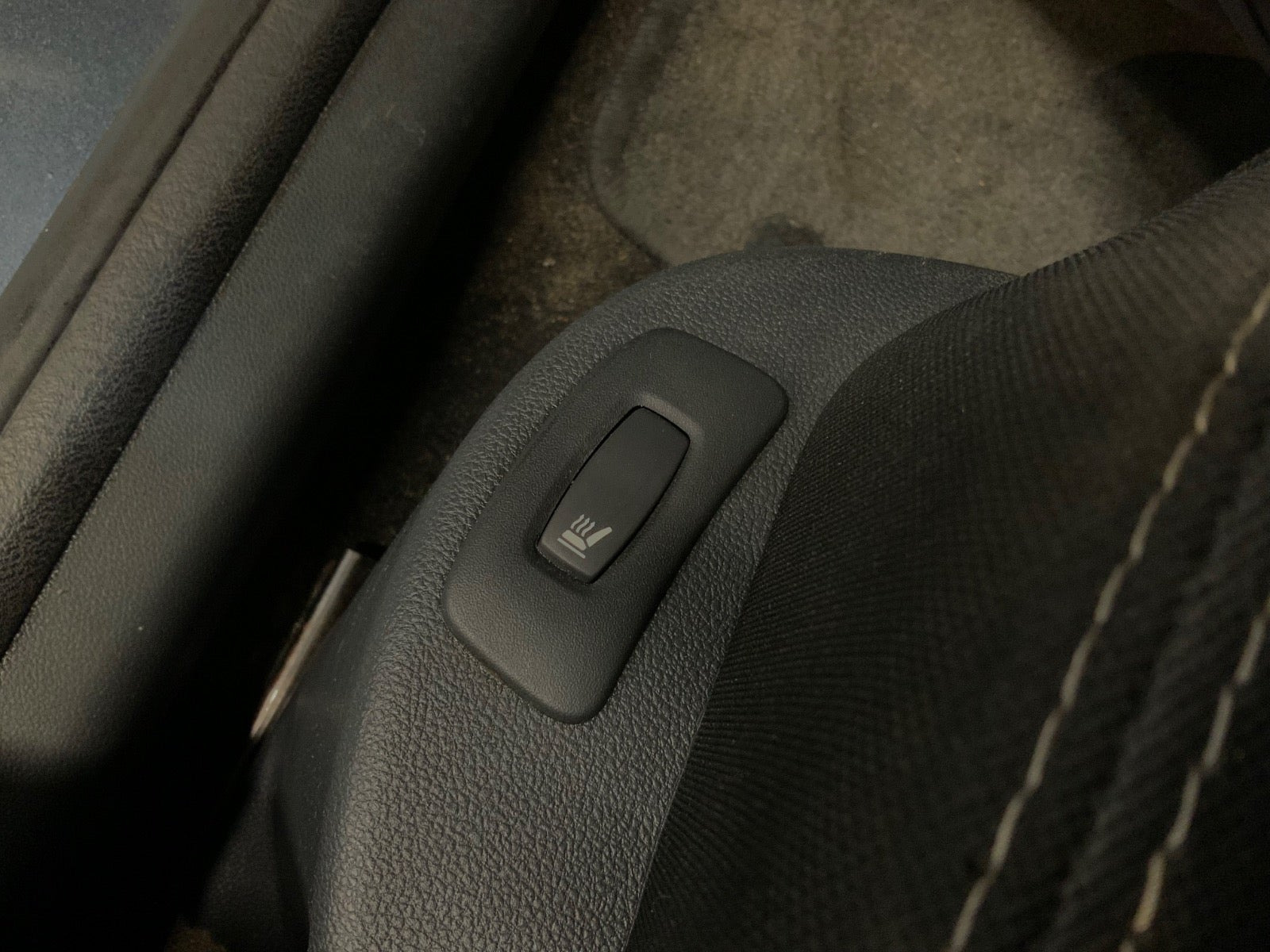 Grå Renault Clio IV fra 2017