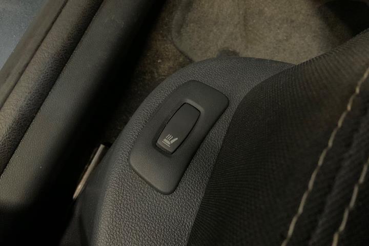Grå Renault Clio IV fra 2017