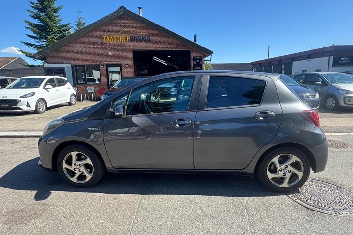 undefined Toyota Yaris fra 2015