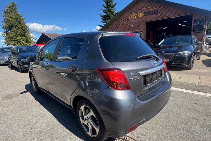 undefined Toyota Yaris fra 2015