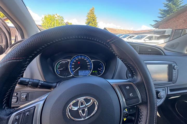 undefined Toyota Yaris fra 2015
