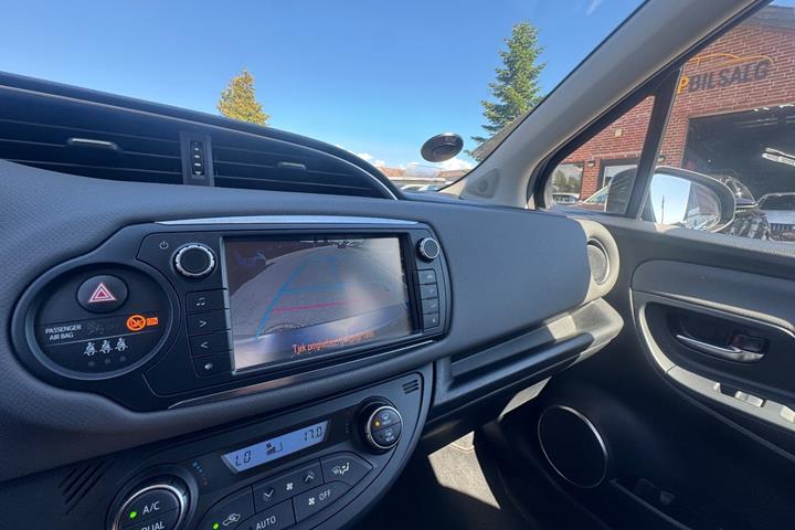 undefined Toyota Yaris fra 2015