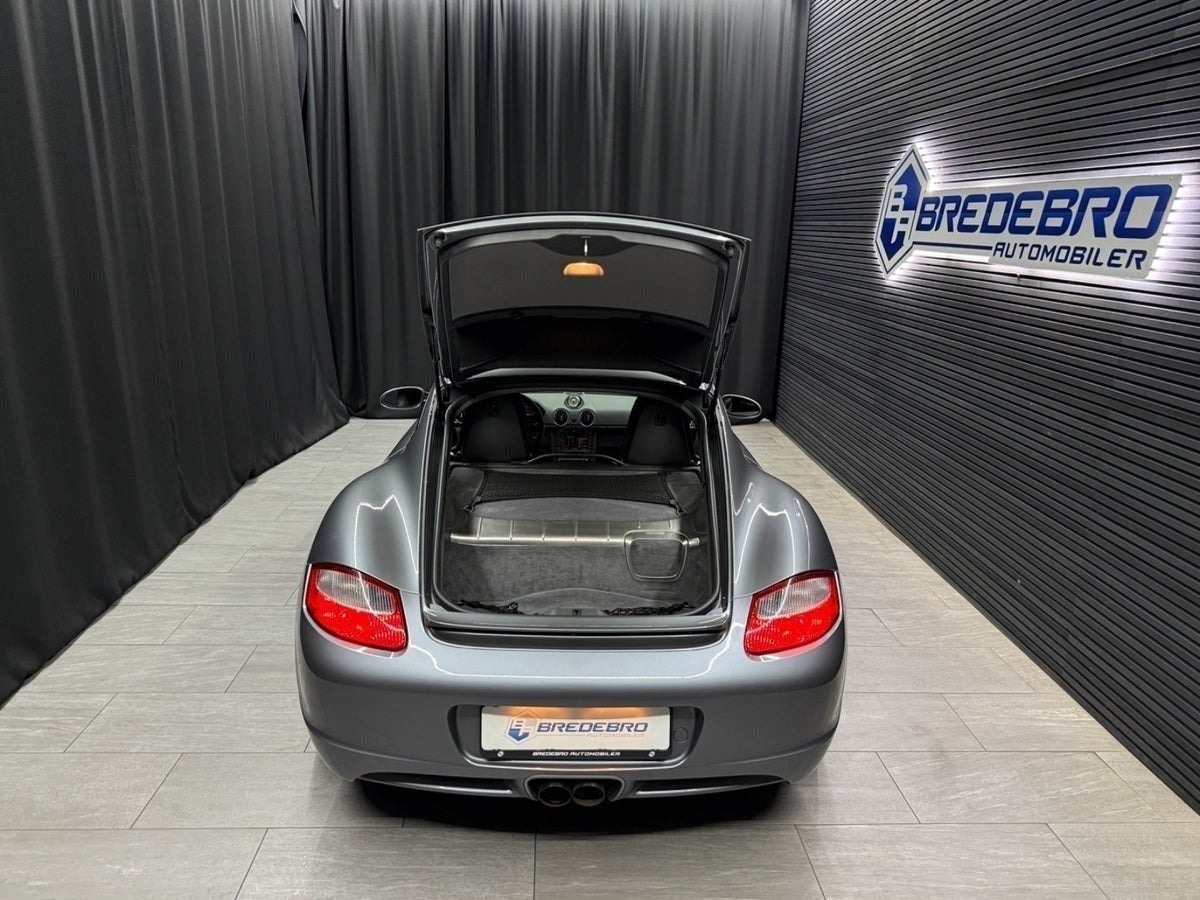 Grå Porsche Cayman S fra 2006