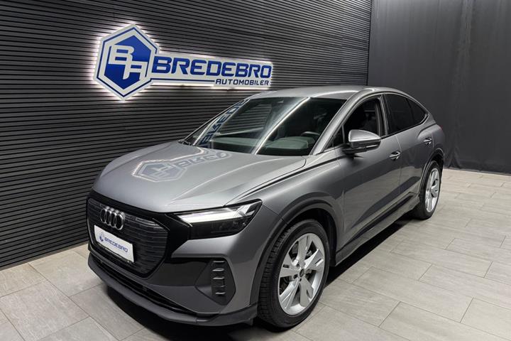 Grå Audi Q4 e-tron fra 2025