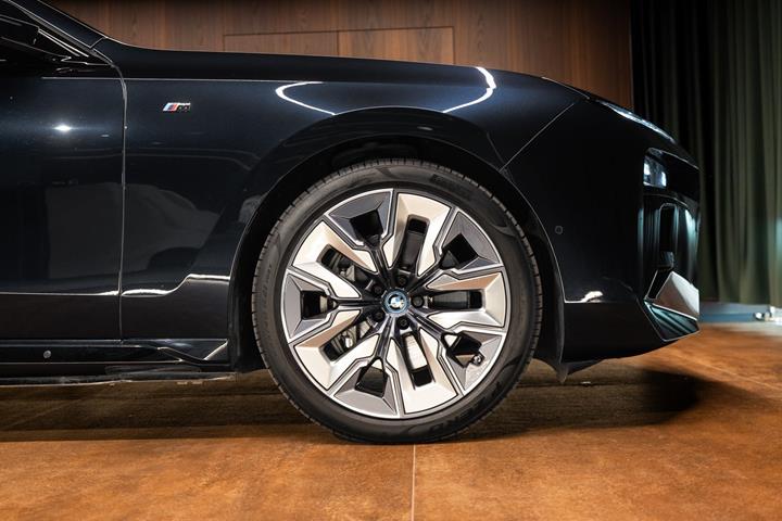 Sort BMW i7 fra 2023