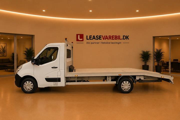 Hvid Opel Movano fra 2015