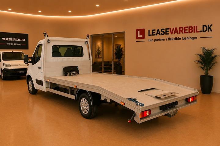 Hvid Opel Movano fra 2015