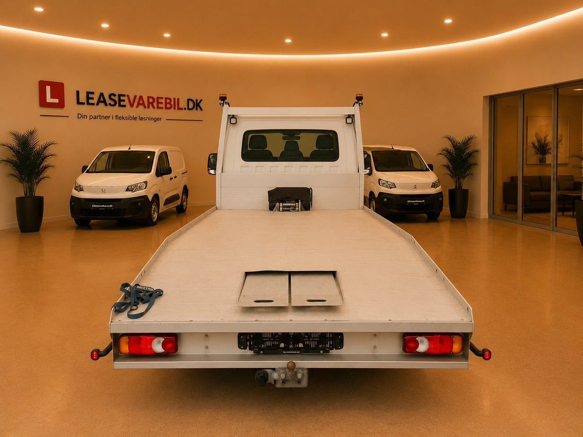 Hvid Opel Movano fra 2015