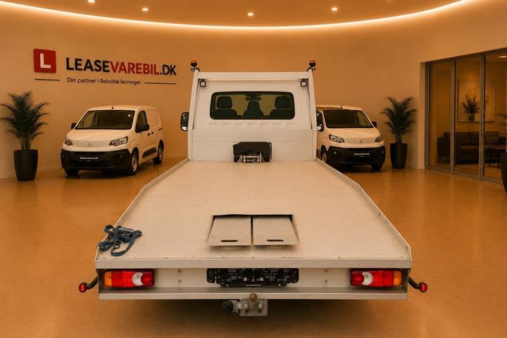 Hvid Opel Movano fra 2015