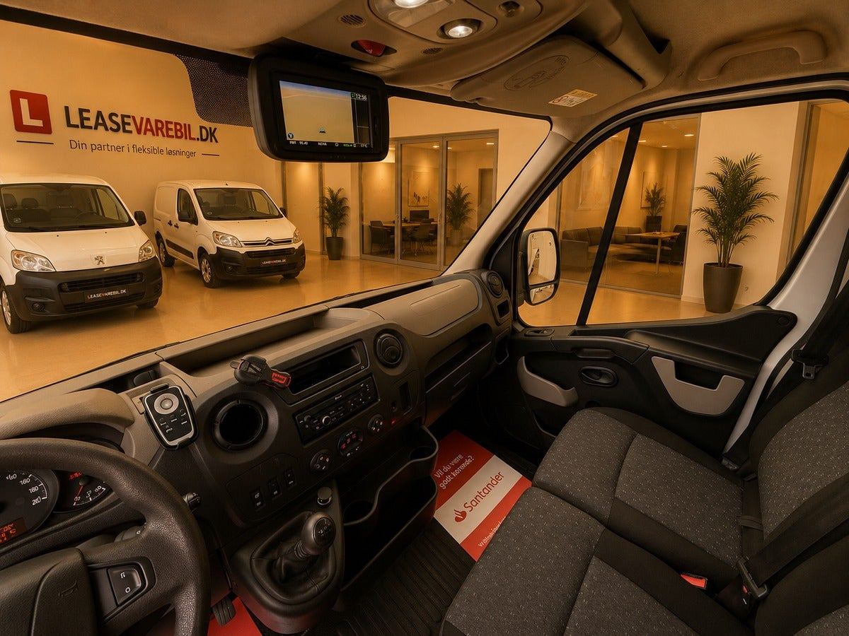 Hvid Opel Movano fra 2015