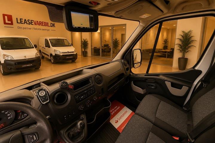 Hvid Opel Movano fra 2015