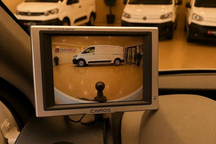 Hvid Opel Movano fra 2015