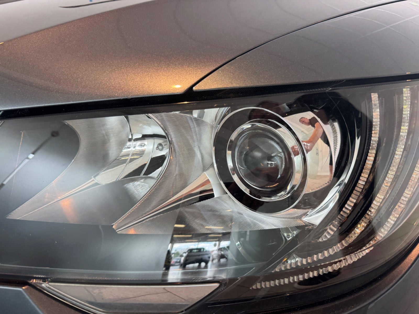 Grå Skoda Superb fra 2015