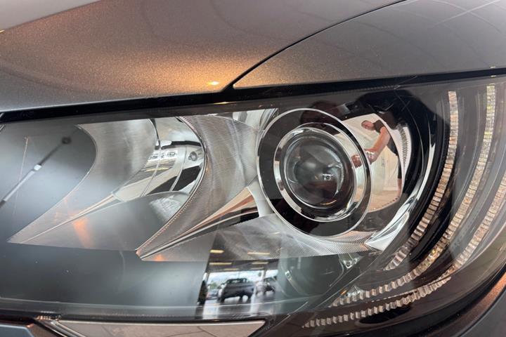 Grå Skoda Superb fra 2015