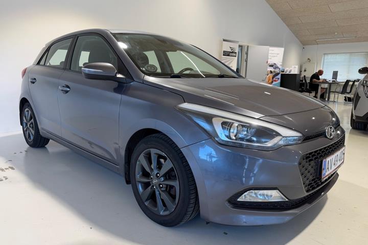 Grå Hyundai i20 fra 2015