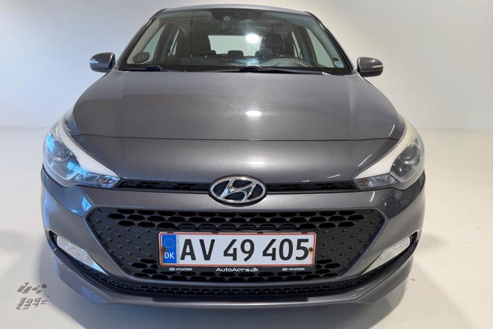 Grå Hyundai i20 fra 2015