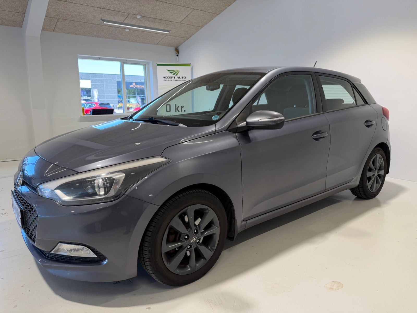 Grå Hyundai i20 fra 2015
