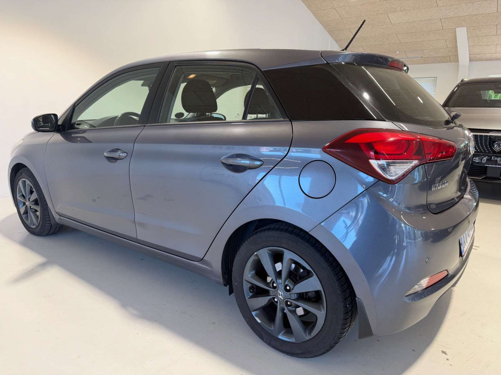 Grå Hyundai i20 fra 2015