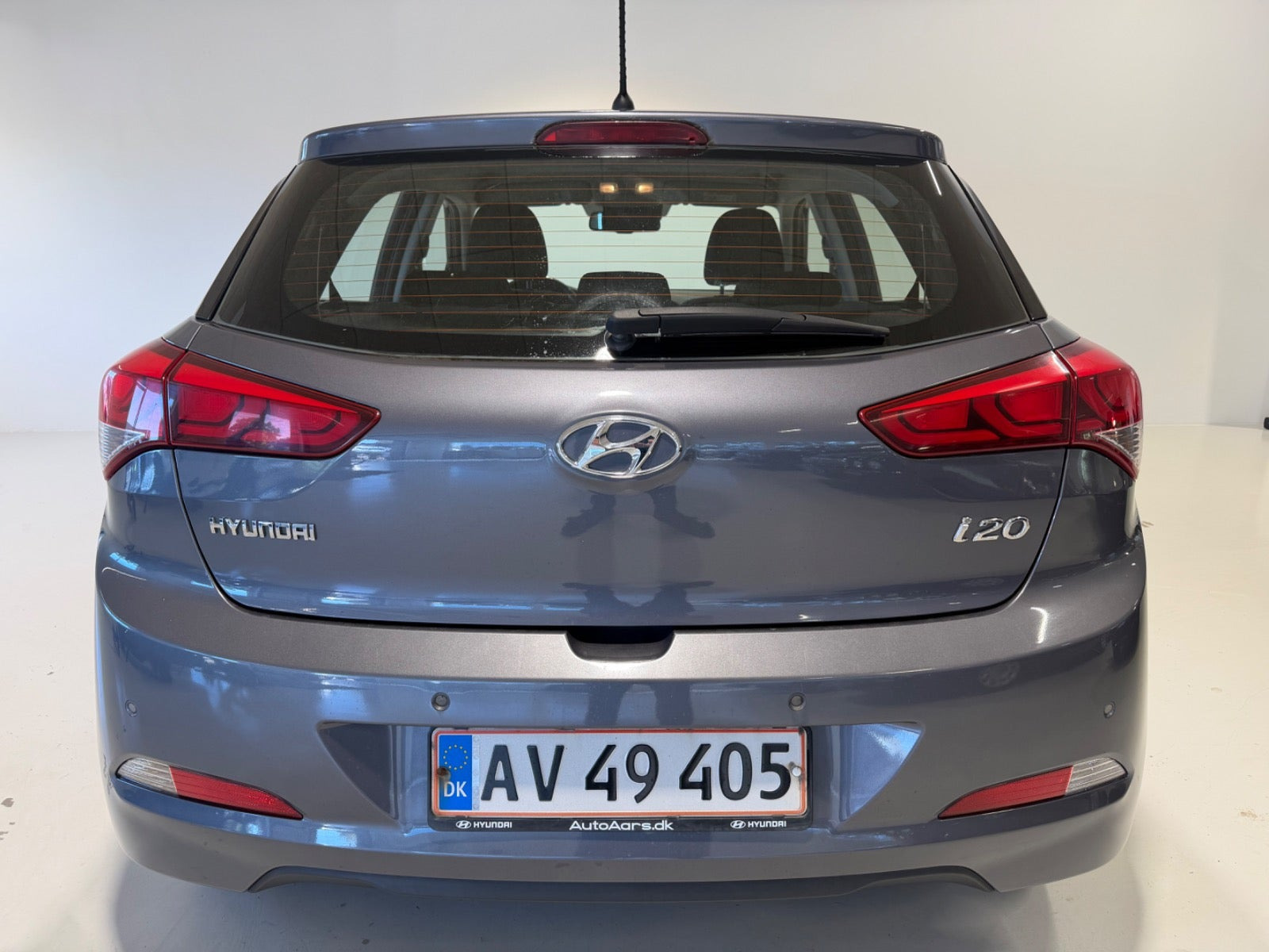 Grå Hyundai i20 fra 2015