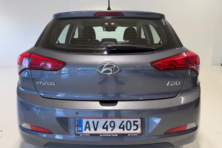 Grå Hyundai i20 fra 2015