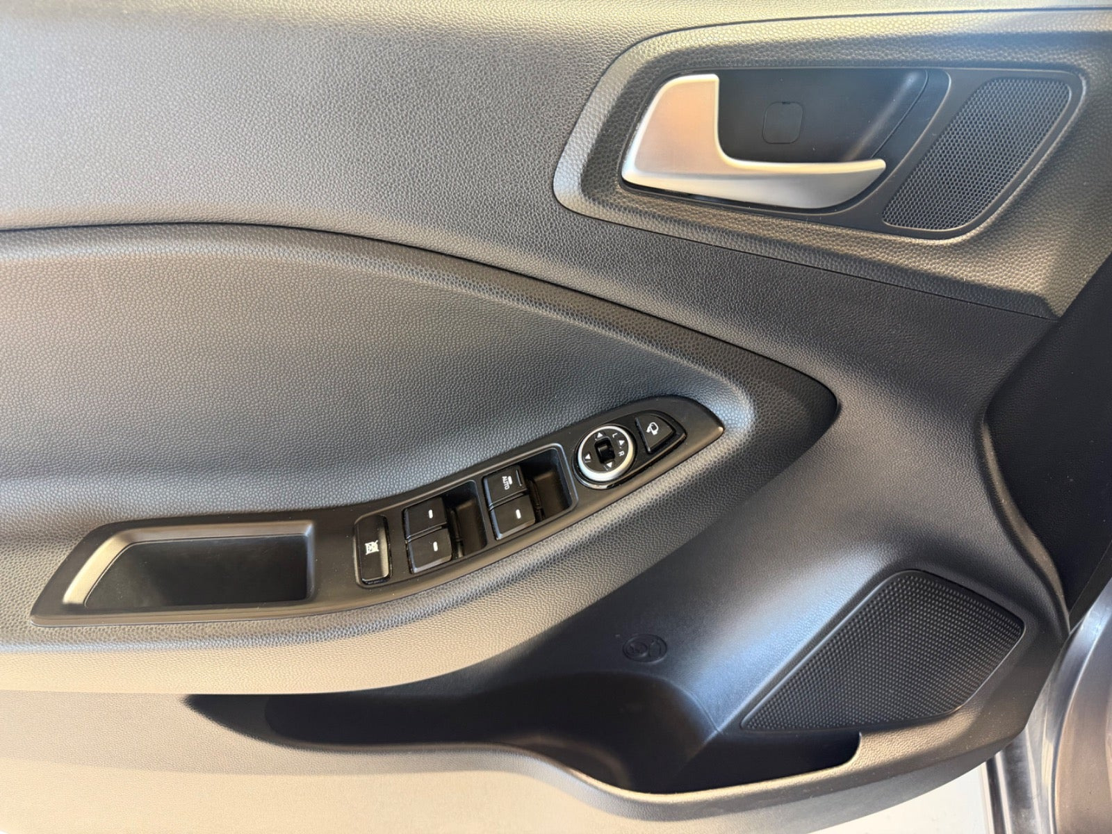 Grå Hyundai i20 fra 2015