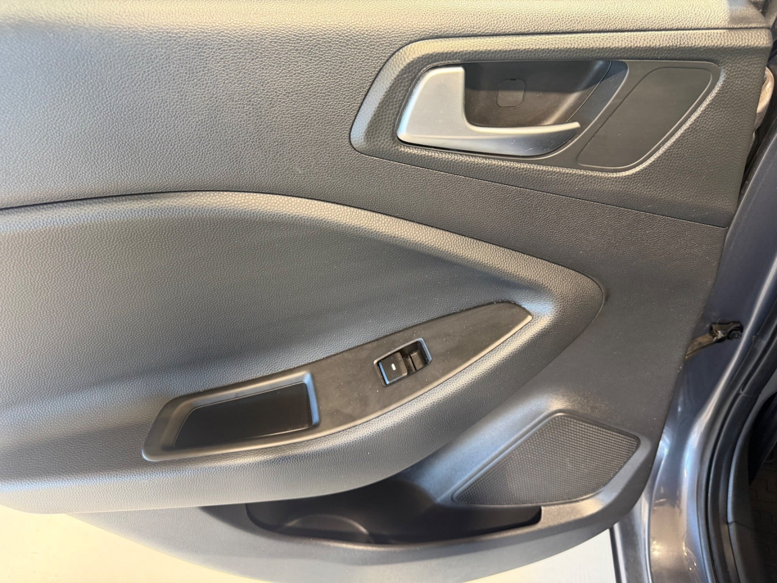Grå Hyundai i20 fra 2015