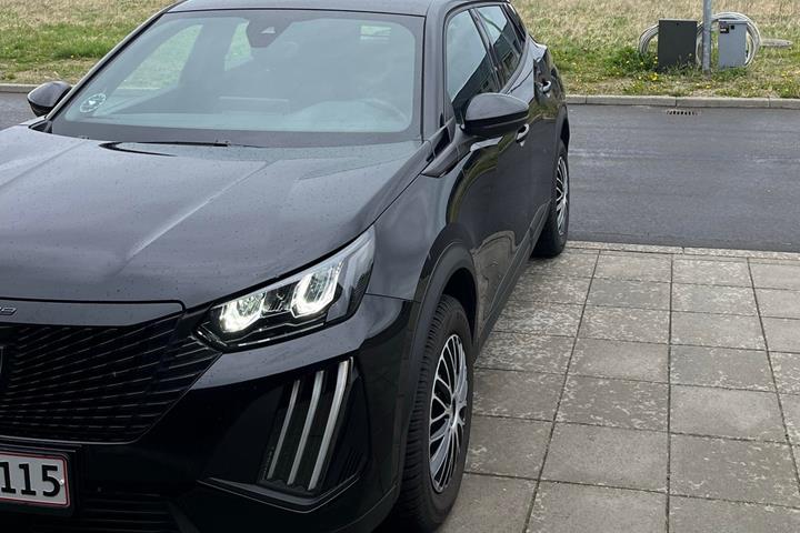 Sort Peugeot 2008 fra 2024