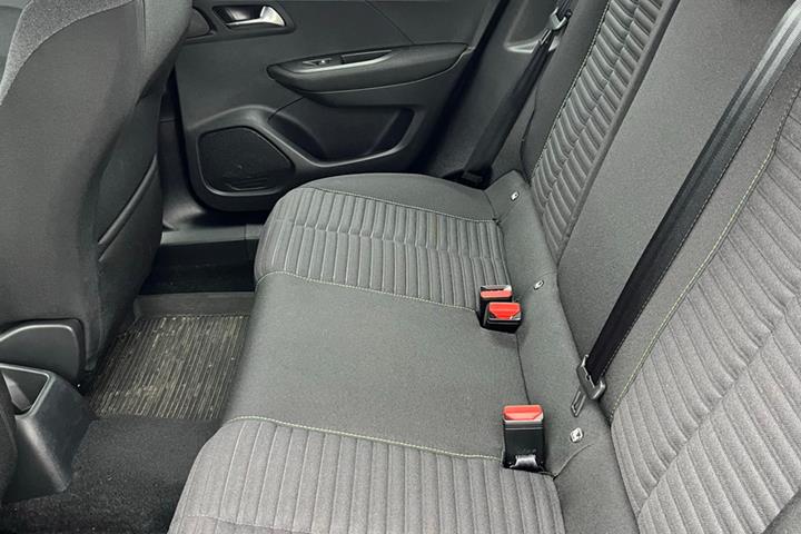 Sort Peugeot 2008 fra 2024