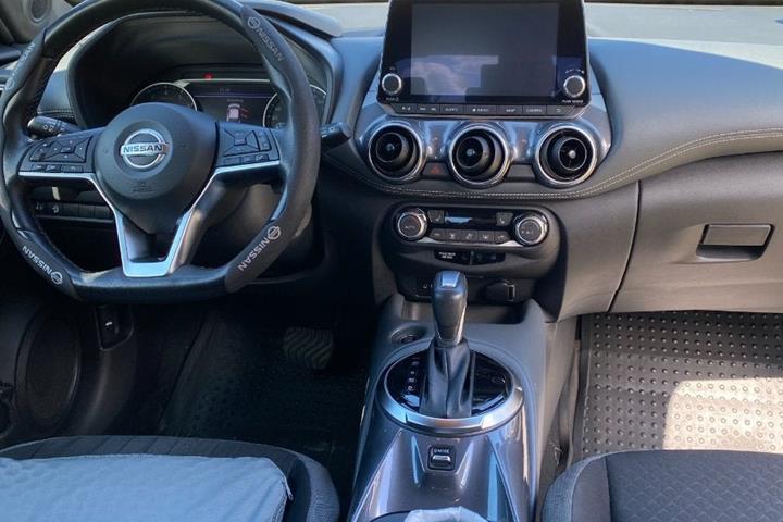 Grå Nissan Juke fra 2021