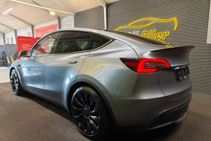 undefined Tesla Model Y fra 2023
