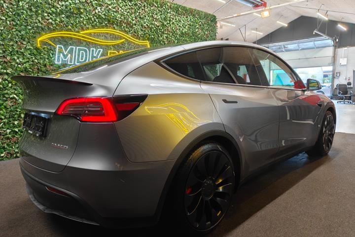 undefined Tesla Model Y fra 2023